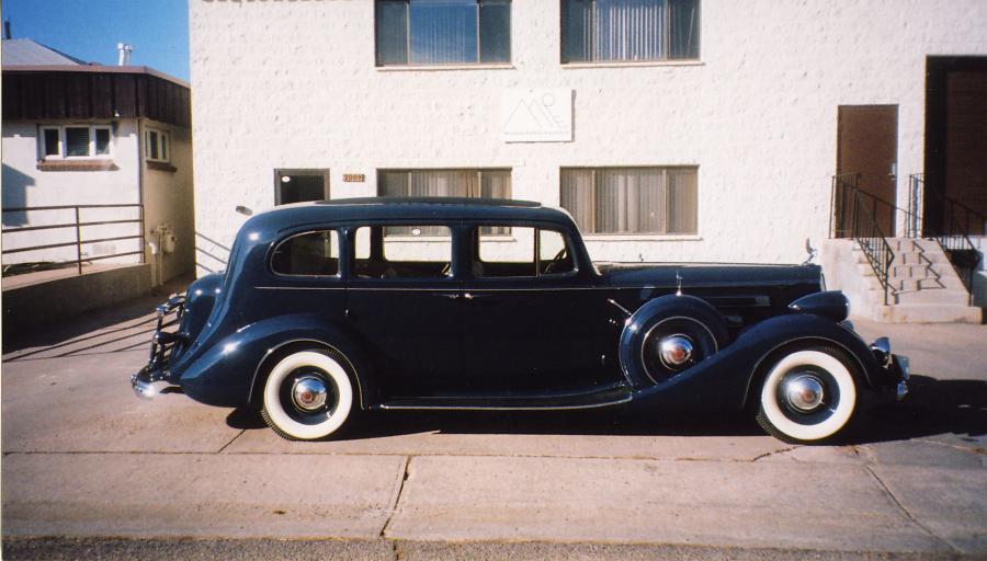  Packard Twelve 7-Passenger Touring Sedan 1937 года  (фото 4 из 7)